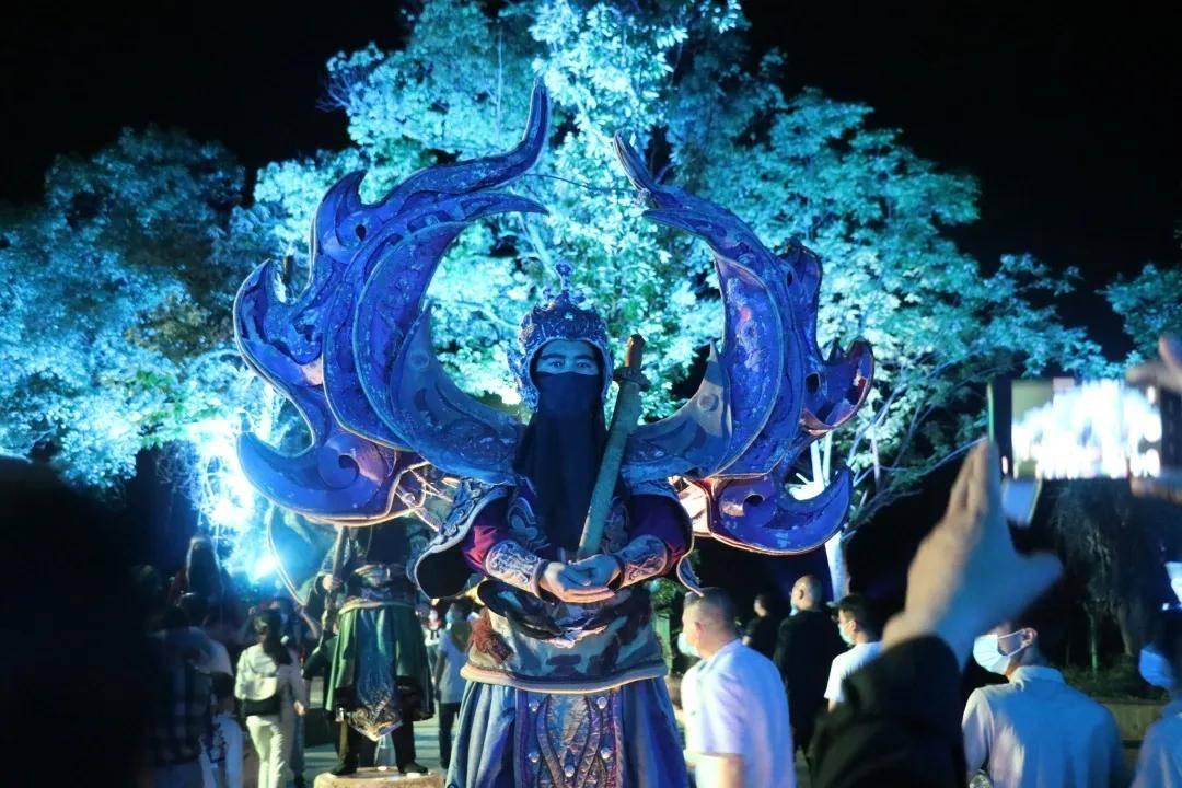 辽宁迎降雪天气,本溪市积极采取除雪措施,市民:效率高,比较满意